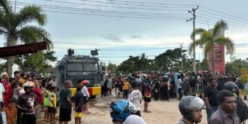 Bhayangkari Polres Mamberamo Tengah Bersinergi dengan Puskesmas Kobakma Gelar Posyandu dan Pemeriksaan Kesehatan