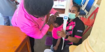 Bhayangkari Polres Mamberamo Tengah Bersinergi dengan Puskesmas Kobakma Gelar Posyandu dan Pemeriksaan Kesehatan