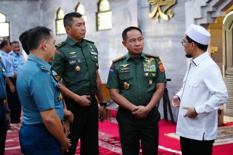 Kaskostrad Pimpin Upacara 17-an Bulan Januari di Makostrad