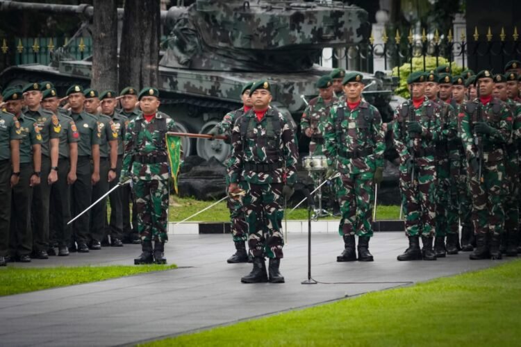 Kaskostrad Pimpin Upacara 17-an Bulan Januari di Makostrad