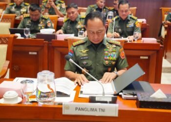Panglima TNI Dampingi Menhan RI Rapat Kerja dengan Komisi I DPR RI
