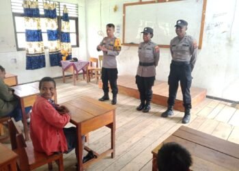 Satgas Si-Ipar Ops Rasaka Cartenz Berikan Pembinaan kepada Pelajar SMP Negeri 4 Yogobak