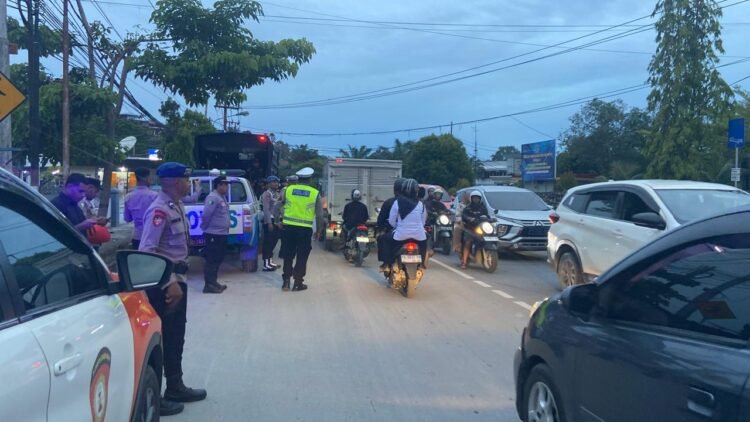 Hangatnya Ramadan, Polres Yahukimo dan Bhayangkari Berbagi Takjil untuk Masyarakat