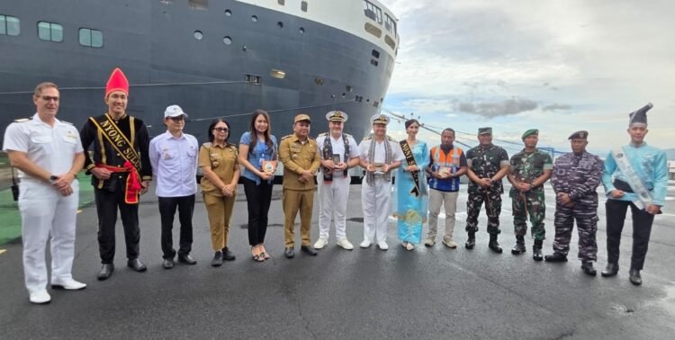 Dorong Sektor Pariwisata ke Kancah Dunia, Dandim 1310/Bitung Bersama Forkopimda Sambut Kedatangan Kapal Pesiar Queen Mary 2