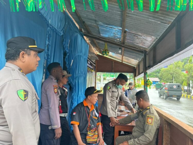 Jaga Stamina Personel, Subsatgas Dokkes Operasi Ketupat Cartenz 2026 Lakukan Pemeriksaan Kesehatan dan Bagikan Vitamin