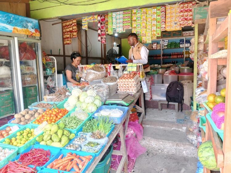 Satgas Saber Polres Yalimo Lakukan Pengecekan Harga Bahan Pokok di Pasar Sentral Elelim