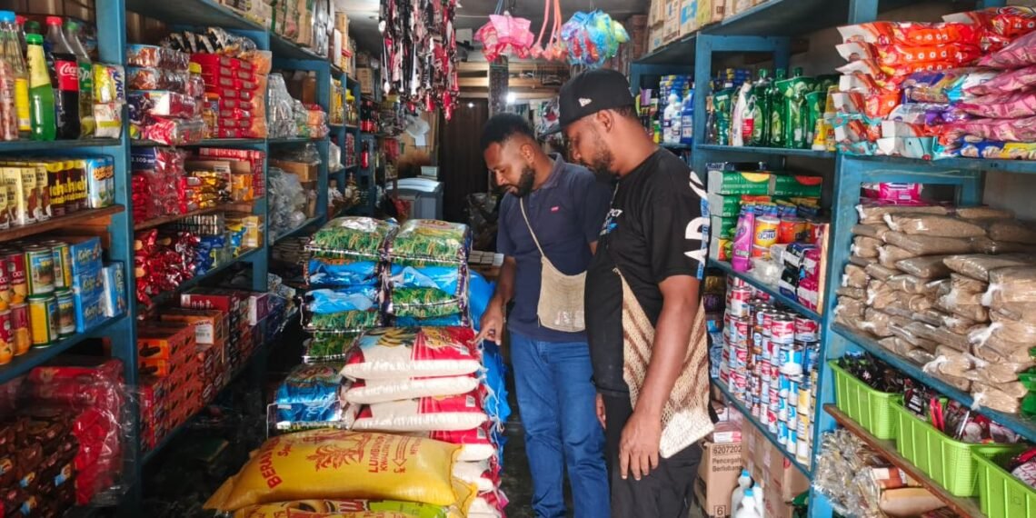 Satgas Saber Polres Yalimo Lakukan Pengecekan Harga Bahan Pokok di Pasar Sentral Elelim