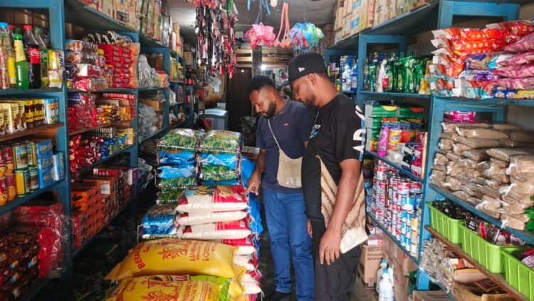 Satgas Saber Polres Yalimo Lakukan Pengecekan Harga Bahan Pokok di Pasar Sentral Elelim