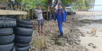 Tanggap Bencana Pesisir, Satpolairud Polres Sarmi Pastikan Keselamatan Warga Armo