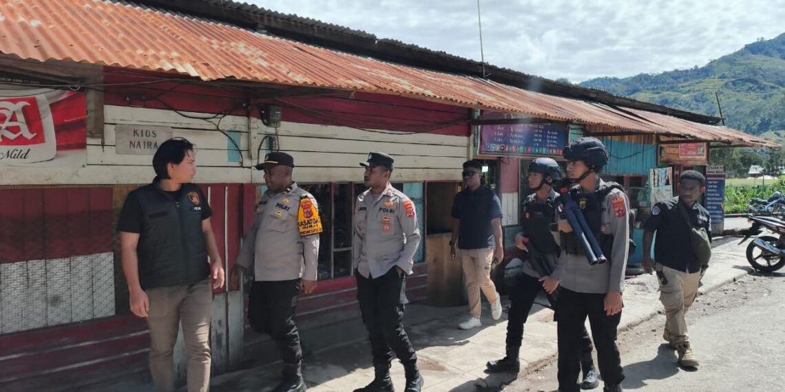 Tanggap Bencana Pesisir, Satpolairud Polres Sarmi Pastikan Keselamatan Warga Armo