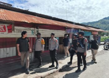 Tanggap Bencana Pesisir, Satpolairud Polres Sarmi Pastikan Keselamatan Warga Armo