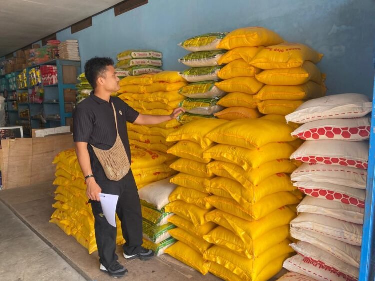 Polres Jayawijaya Pantau Harga Beras di Retail Modern dan Pasar Pootikelek