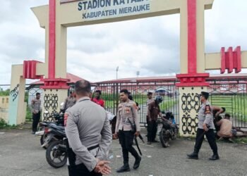 Polres Tolikara Intensifkan Patroli Jalan Kaki Wujudkan Kamtibmas Aman dan Kondusif