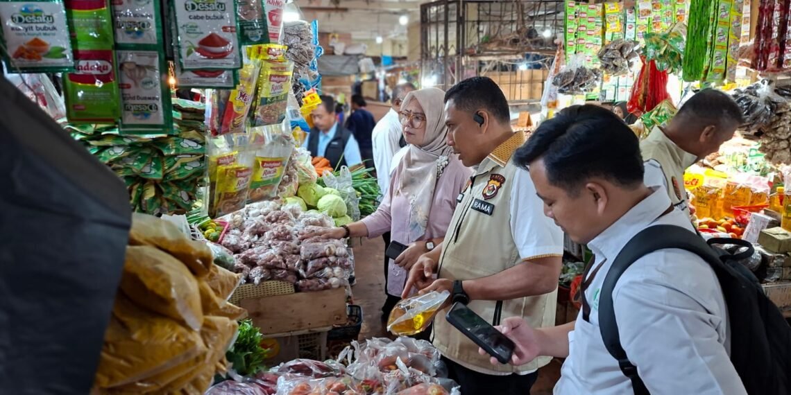 Satgas Saber Pangan Polda Papua Sidak Pasar Hamadi dan Hypermart Jayapura