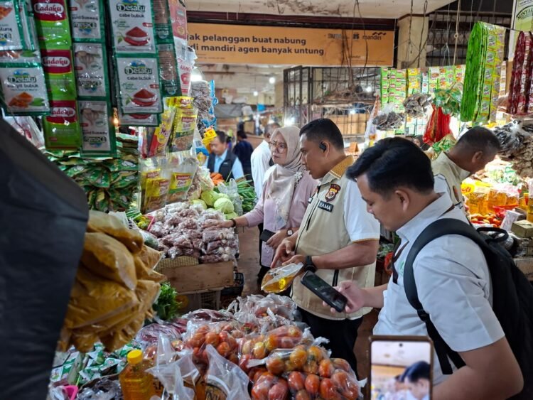 Satgas Saber Pangan Polda Papua Sidak Pasar Hamadi dan Hypermart Jayapura