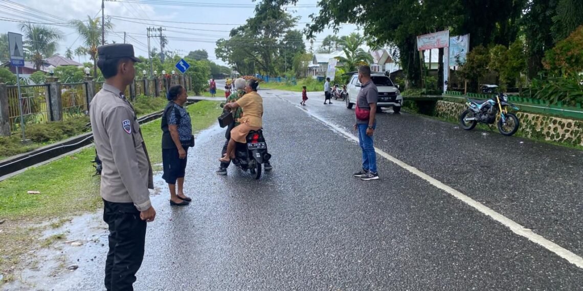 Ibadah Minggu Paskah di Waropen Berlangsung Khidmat, Kapolres Waropen Pastikan Keamanan dan Kelancaran