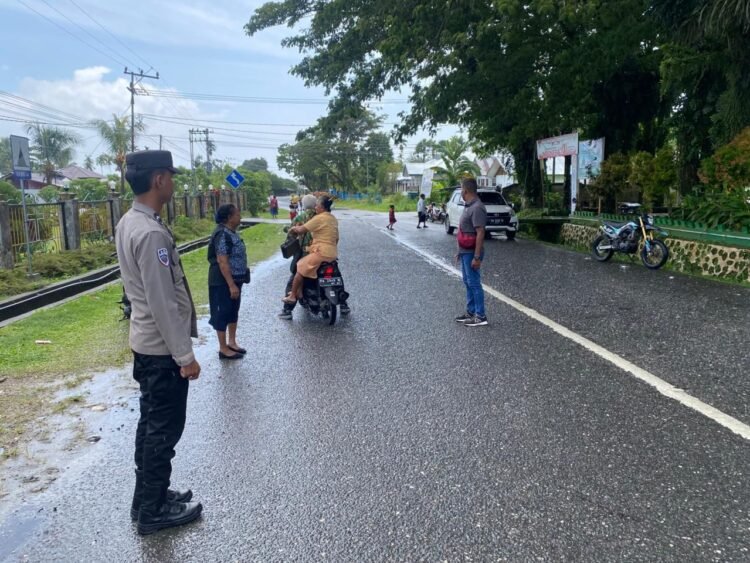 Ibadah Minggu Paskah di Waropen Berlangsung Khidmat, Kapolres Waropen Pastikan Keamanan dan Kelancaran