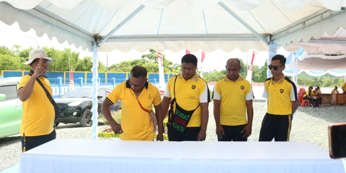 Jelang Peresmian, Personel Polda Papua Bersihkan dan Geladi Gedung Gereja Terang Bhara Daksa