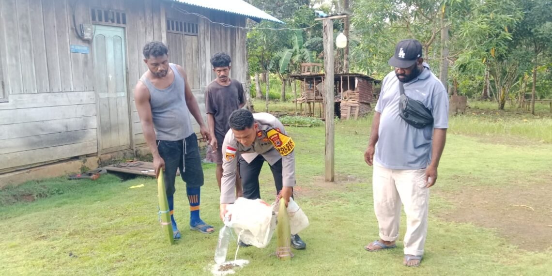 Humanis dan Responsif, Bhabinkamtibmas Kampung Asbol Dorong Partisipasi Warga Jaga Kamtibmas