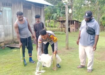 Humanis dan Responsif, Bhabinkamtibmas Kampung Asbol Dorong Partisipasi Warga Jaga Kamtibmas