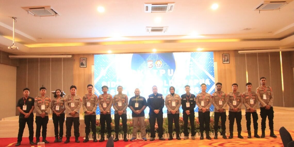 Polres Jayapura Optimalkan Ketahanan Pangan, Laksanakan Pemupukan Tanaman Jagung di Doyo Lama