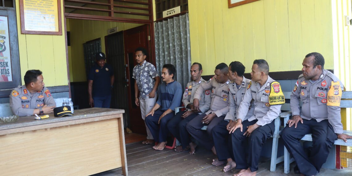 Kapolres Sarmi Kunjungi Polsek Tor Atas, Serap Aspirasi Tokoh Adat dan Kepala Kampung