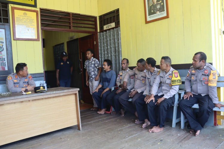 Kapolres Sarmi Kunjungi Polsek Tor Atas, Serap Aspirasi Tokoh Adat dan Kepala Kampung
