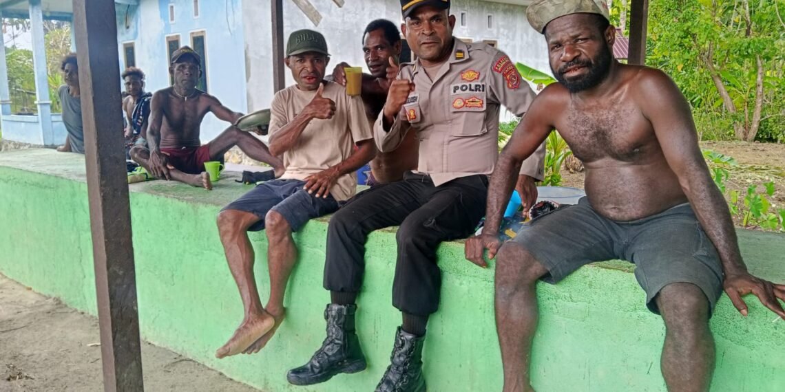 Polsek Muara Tami Sambangi Warga Kampung Mosso, Berikan Himbauan Harkamtibmas Di Wilayah Perbatasan RI-PNG 