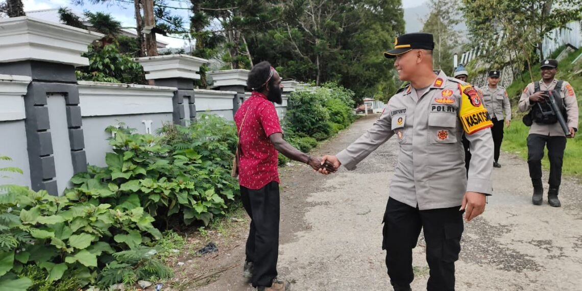 Polres Tolikara Gelar Patroli Minggu Pagi, Jaga Keamanan dan Kenyamanan Warga Beribadah