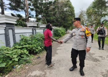 Polres Tolikara Gelar Patroli Minggu Pagi, Jaga Keamanan dan Kenyamanan Warga Beribadah