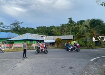 Satlantas Polres Waropen Intensifkan Strong Point Pagi, Wujudkan Lalu Lintas Aman dan Tertib 