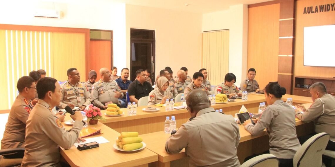 Optimalkan Persiapan, Polda Papua Gelar Rapat Penyerahan Jabatan Karo Ops Dan Pengantar Tugas 