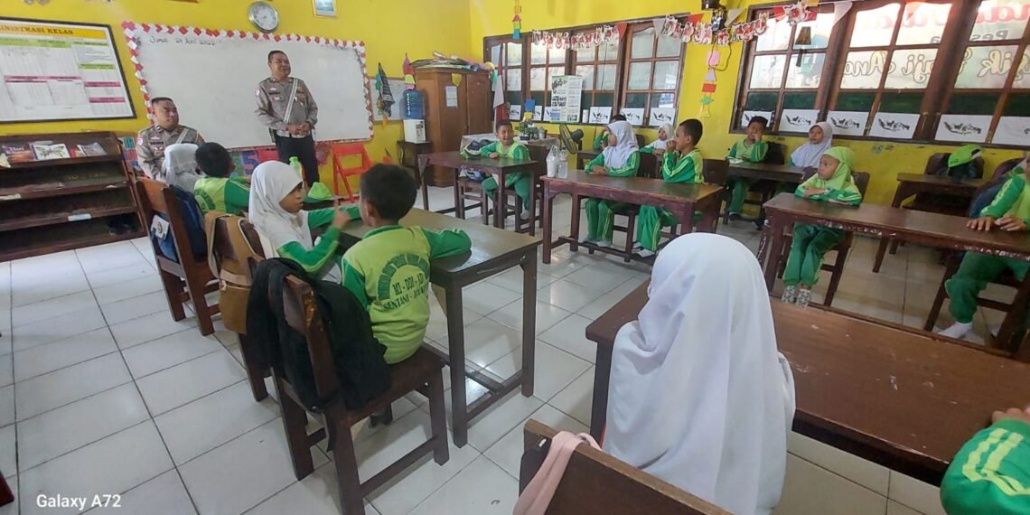 Satlantas Polres Jayapura Tanamkan Disiplin Berlalu Lintas Sejak Dini Lewat Program Polsanak di Sentani