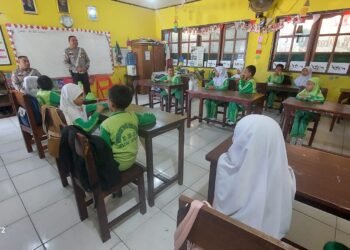 Satlantas Polres Jayapura Tanamkan Disiplin Berlalu Lintas Sejak Dini Lewat Program Polsanak di Sentani