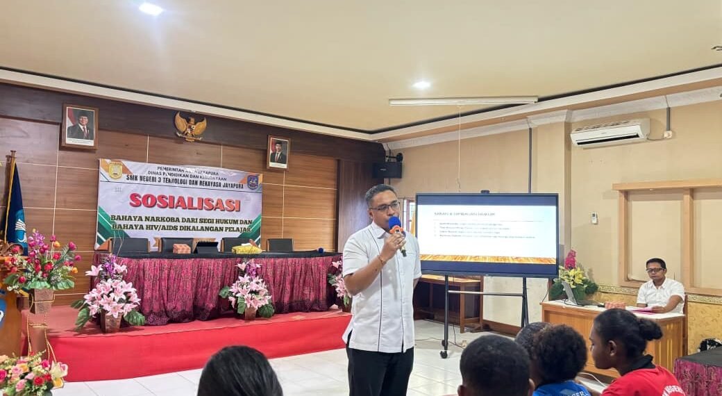 Sat Resnarkoba Polresta Jayapura Kota Edukasi Pelajar SMK Negeri 3 tentang Bahaya Narkoba dan Miras