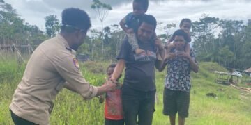 Humanis dan Responsif, Bhabinkamtibmas Kampung Asbol Dorong Partisipasi Warga Jaga Kamtibmas