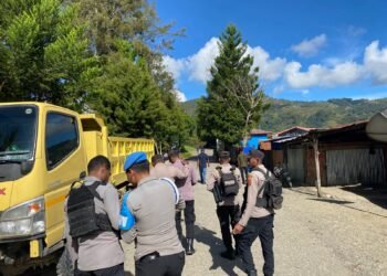 Dukung Swasembada Pangan, Polsek Muting Bersama Warga Panen Jagung Di Distrik Ulilin