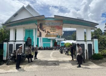 Hadir di Tengah Jemaat, Polisi Amankan Ibadah Minggu di Karubaga