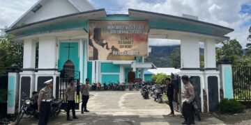 Hadir di Tengah Jemaat, Polisi Amankan Ibadah Minggu di Karubaga