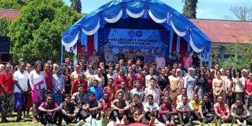 Bhabinkamtibmas Mararena Hadiri Pelepasan Siswa SMA Negeri 1 Sarmi, Imbau Rayakan Kelulusan Secara Bijak 