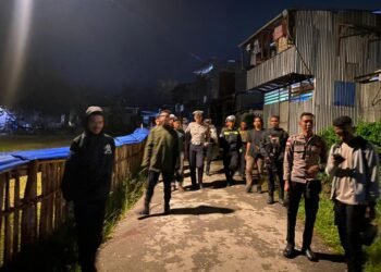 Polsek Numfor Barat Musnahkan Puluhan Botol Miras Hasil Sitaan Operasi Lilin 2025