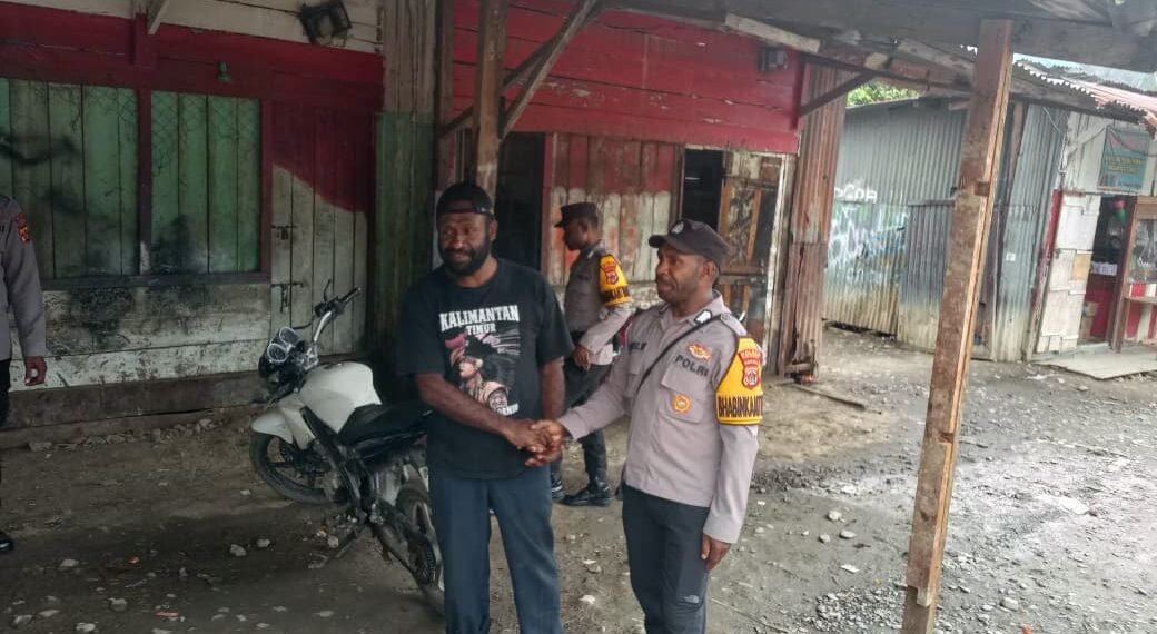 Sat Binmas Polres Tolikara Sambangi Pangkalan Ojek di Desa Ampera, Perkuat Kemitraan dan Keselamatan Berkendara