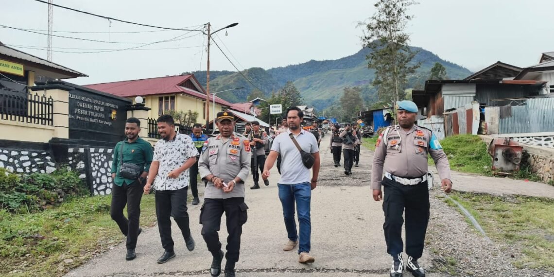 Sat Binmas Polres Tolikara Sambangi Pangkalan Ojek di Desa Ampera, Perkuat Kemitraan dan Keselamatan Berkendara