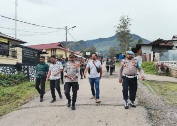 Sat Binmas Polres Tolikara Sambangi Pangkalan Ojek di Desa Ampera, Perkuat Kemitraan dan Keselamatan Berkendara