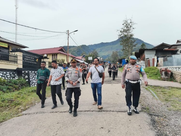 Sat Binmas Polres Tolikara Sambangi Pangkalan Ojek di Desa Ampera, Perkuat Kemitraan dan Keselamatan Berkendara