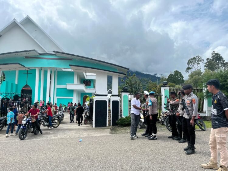 Personel Polsek Sota Sambangi Warga Kampung Erambu, Sampaikan Pesan Kamtibmas
