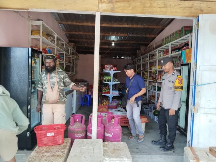 Sat Binmas Polres Tolikara Intensifkan Sambang dan Edukasi Kamtibmas Jelang Hari Raya Idul Adha 1447 Hijriah