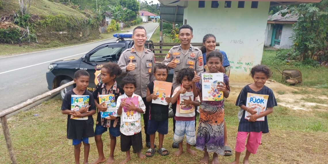 Polsek Biak Barat Hadirkan Semangat Belajar untuk Anak-Anak di Kampung Andai dan Yomdori