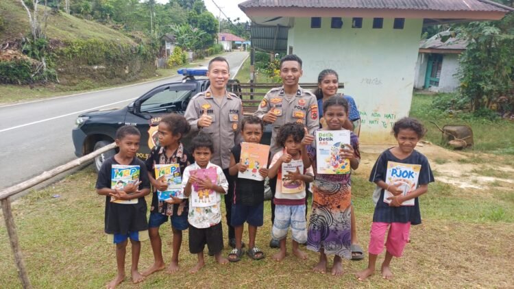 Polsek Biak Barat Hadirkan Semangat Belajar untuk Anak-Anak di Kampung Andai dan Yomdori