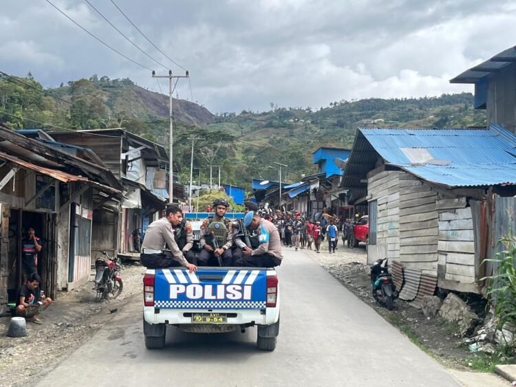 Hadir di Tengah Warga, Polres Tolikara Intensifkan Patroli Humanis Jaga Kamtibmas